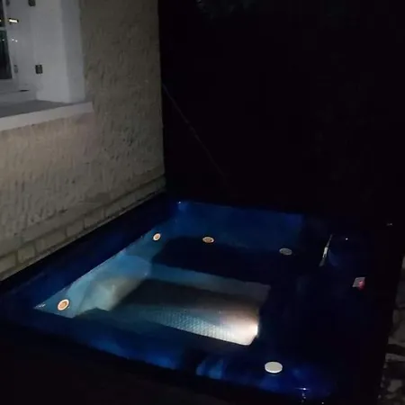 Avec Jacuzzi En Perigord